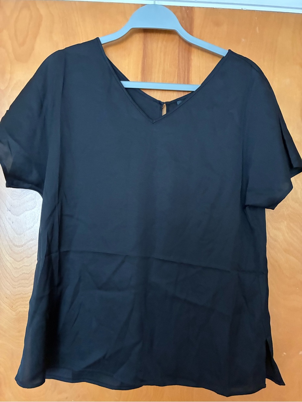 New Quince silk V-Neck tee